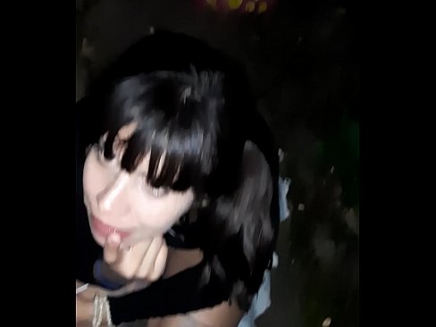 ❤️ Në rrugë penisi i fryrë në këmbim të karamele Porno fb në sq.sayhentai.ru ﹏