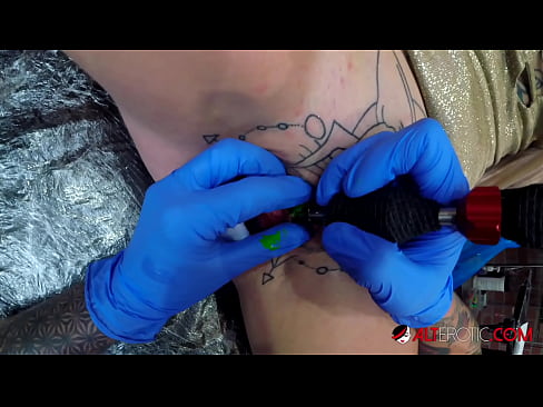 ❤️ E dashura jashtëzakonisht e bërë me tatuazhe, Sully Savage, bëri një tatuazh në klitorisin e saj Porno fb në sq.sayhentai.ru ﹏